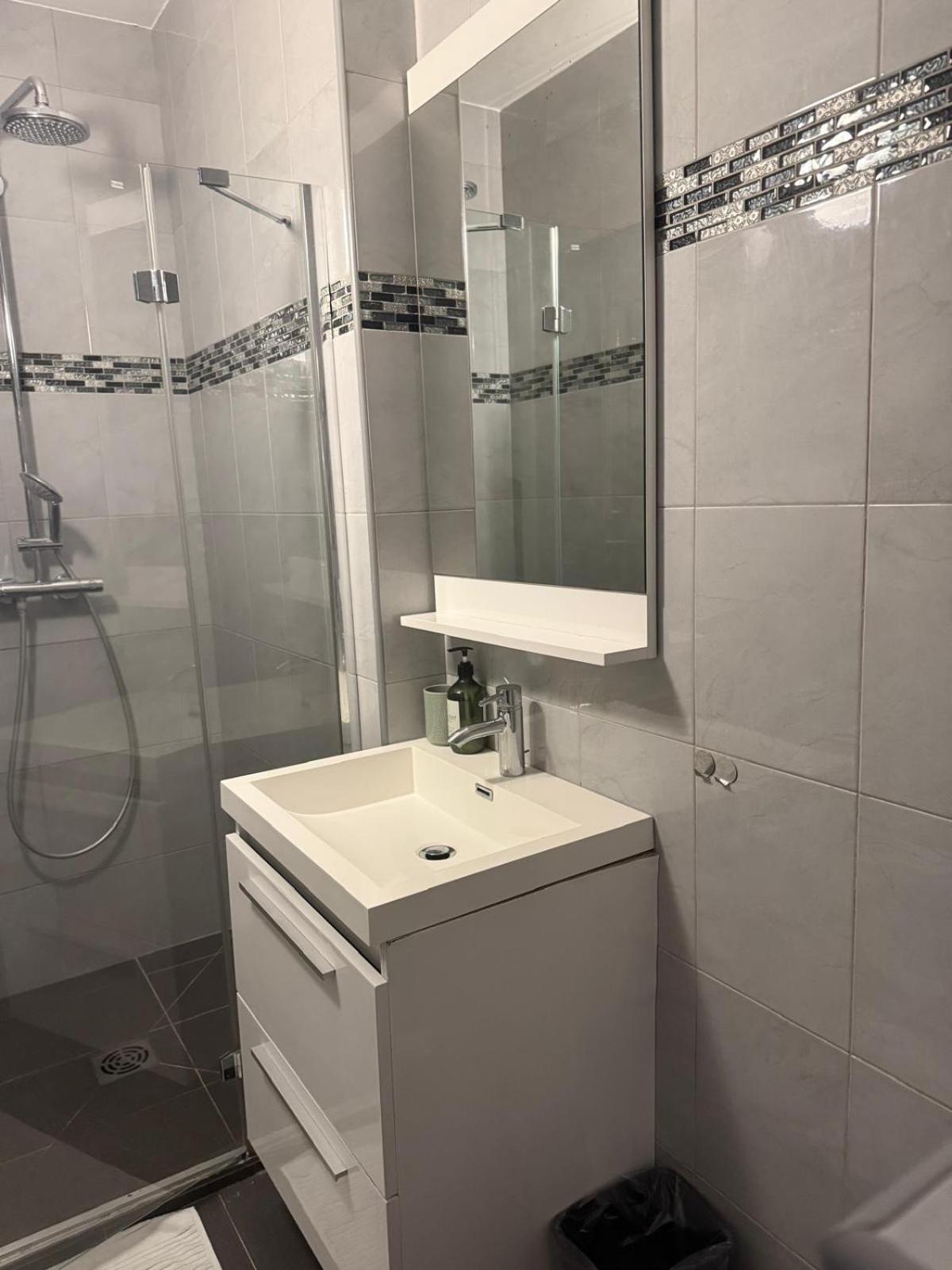 Detente Bas De Villa Jacuzzi, Piscine A 15 Min De Nice Carros Esterno foto
