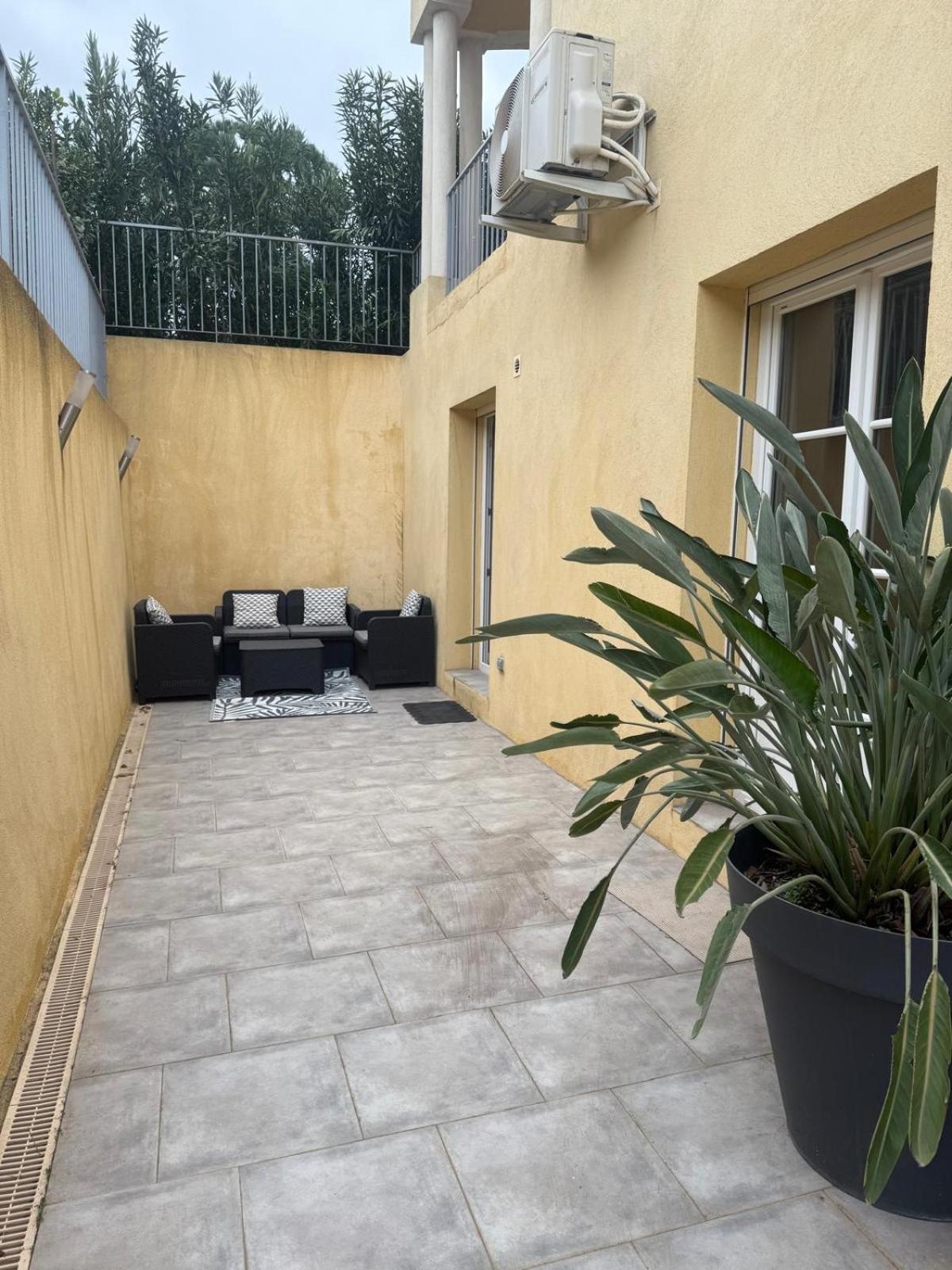 Detente Bas De Villa Jacuzzi, Piscine A 15 Min De Nice Carros Esterno foto